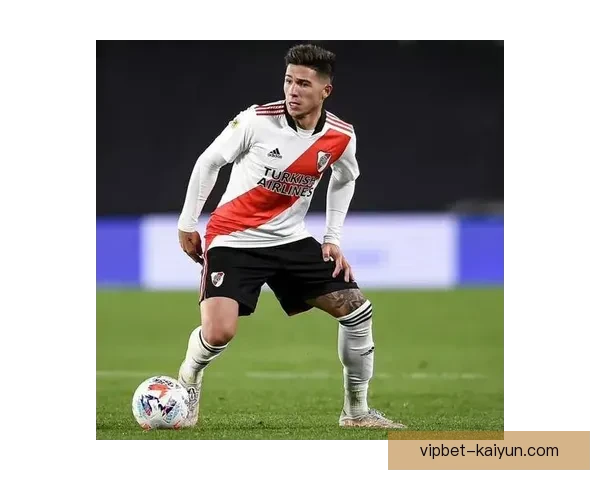 南美足球战术的魅力:持续展现独特攻防艺术与战术创新 南美足球战术的魅力:持续展现独特攻防艺术与战术创新